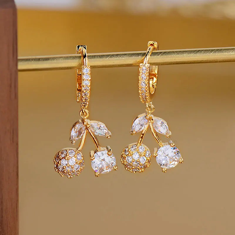 Luxury Designer Jewelry Cherry Crystal Earrings for Women Temperament Cute All-Match Earring Valentines Day Gift Wedding Earring